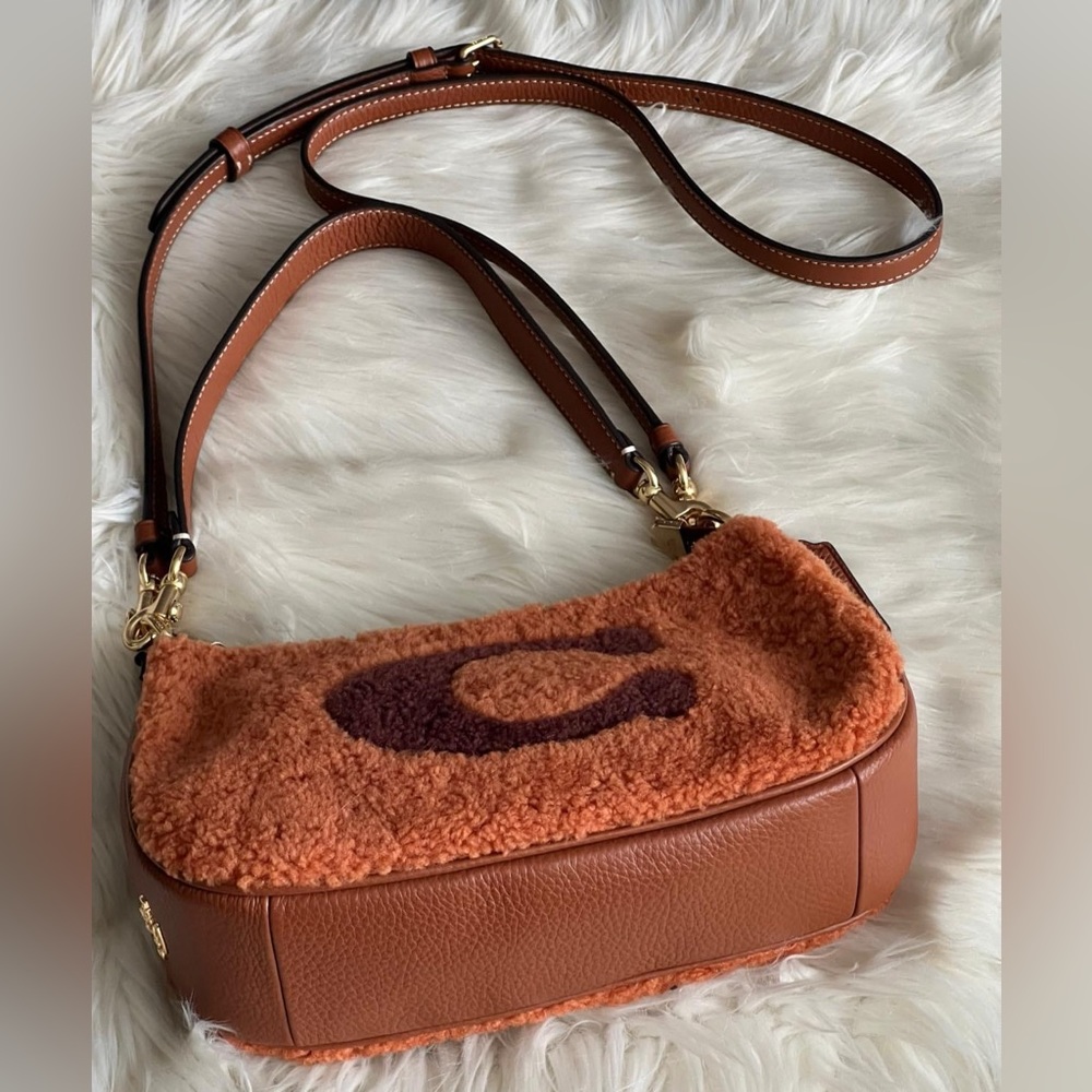 CE557 - Coach Teri Shoulder Bag with Coach Motif - Picture 5 of 14